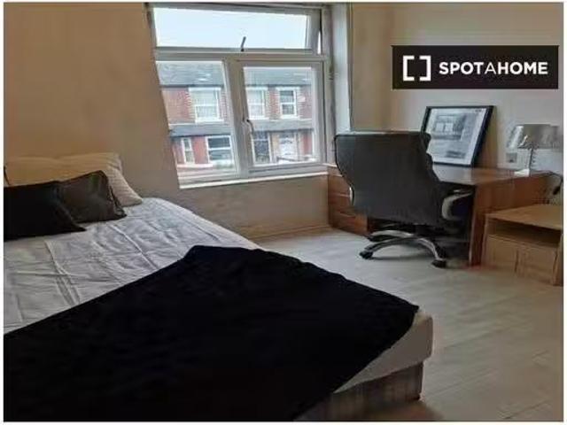 Room for rent in a residence in Rusholme, Manchester