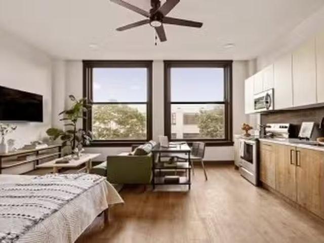 Room for rent in Central City