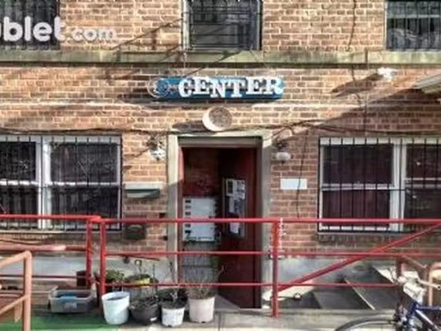 Room for rent in Elmhurst