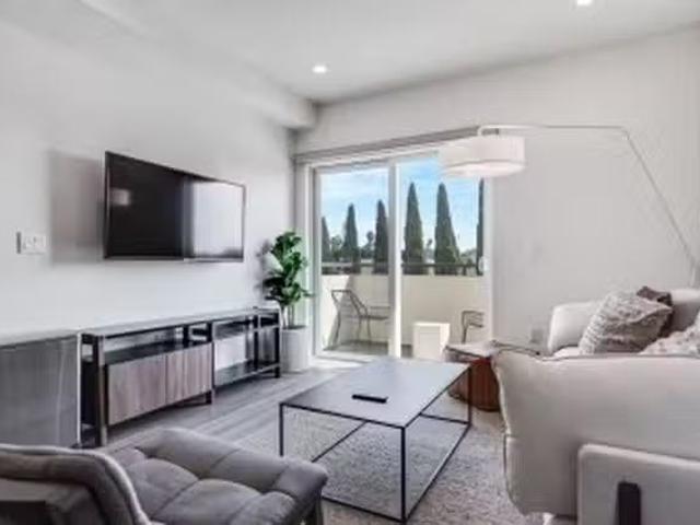 Room for rent in Hollywood