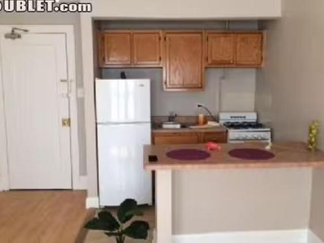 Room for rent in Lincoln Park