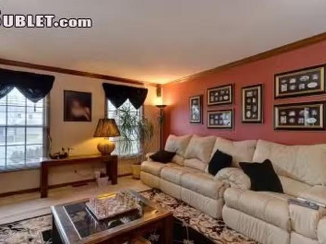 Room for rent in Lisle