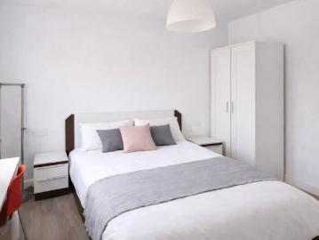 Room for rent in shared apartment in Madrid