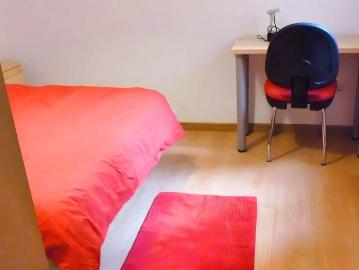Room for rent in shared apartment in Madrid