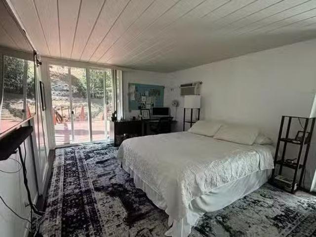 Room for rent in West Hollywood
