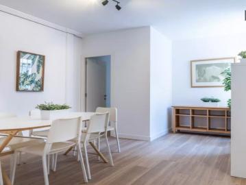 Room for rent in 12 bedroom shared apartment in Madrid!