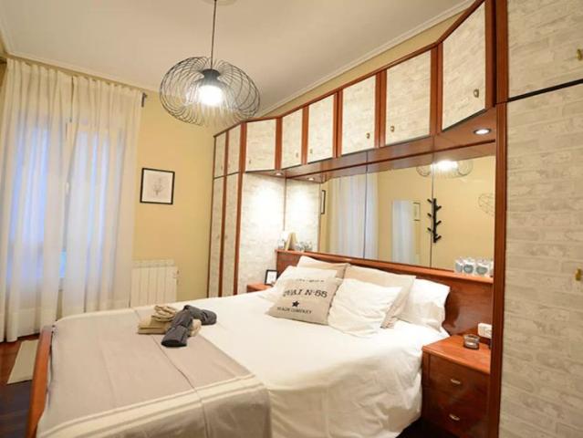 Room for rent in 2 bedroom apartment in Bilbao