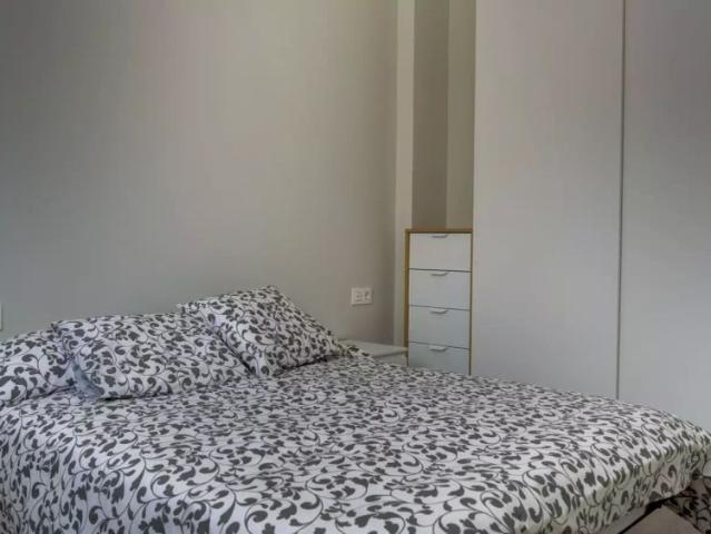 Room for rent in 2 bedroom apartment in Zaragoza