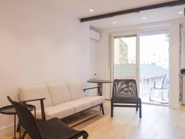 Room for rent in 3 bedroom apartment in Colonia Jardín