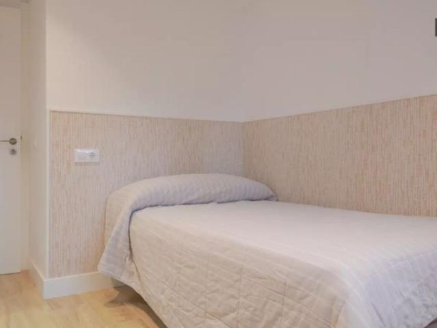 Room for rent in 3 bedroom apartment in Colonia Jardín