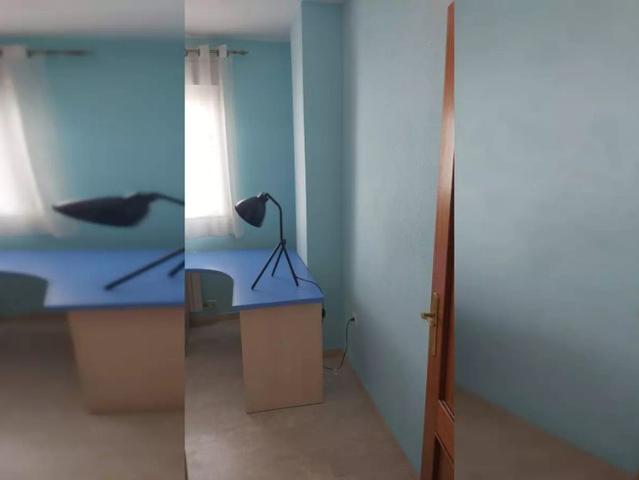 Room for rent in 3 bedroom apartment in Armilla