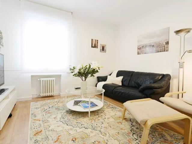 Room for rent in 3 bedroom apartment in Bilbao
