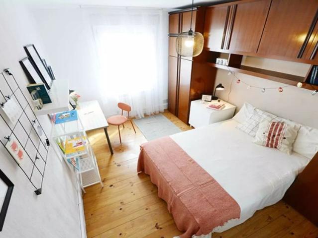 Room for rent in 3 bedroom apartment in Bilbao