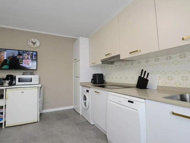 Room for rent in 3 bedroom apartment in Bilbao