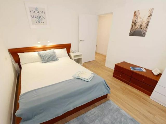 Room for rent in 3 bedroom apartment in Bilbao