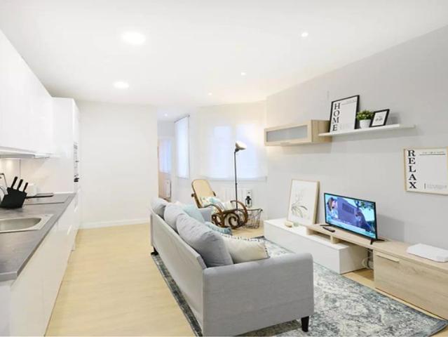 Room for rent in 3 bedroom apartment in Bilbao