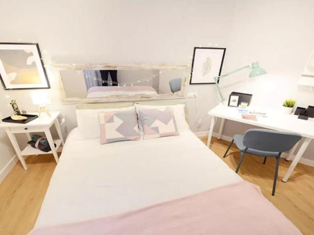 Room for rent in 3 bedroom apartment in Bilbao
