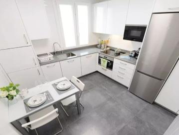 Room for rent in 3 bedroom apartment in Bilbao