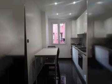 Room for rent in 3 bedroom apartment in Bilbao