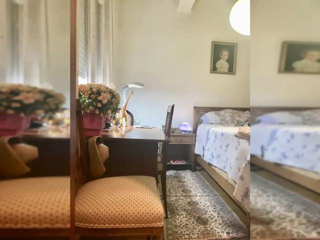 Room for rent in 3 bedroom apartment in Ensanche/Zabalgunea