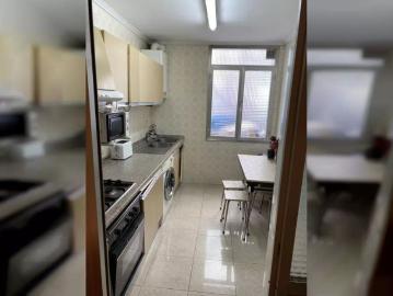 Room for rent in 3 bedroom apartment in Errekalde, Bilbao