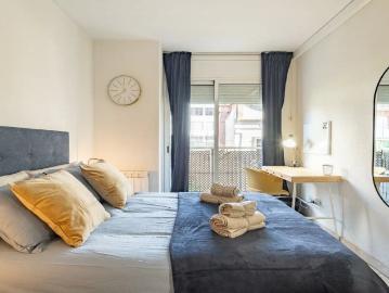 Room for rent in 3 bedroom apartment in L'Hospitalet de Llobregat