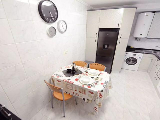Room for rent in 3 bedroom apartment in Santutxu, Bilbao