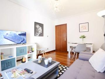 Room for rent in 3 bedroom apartment in Santutxu, Bilbao