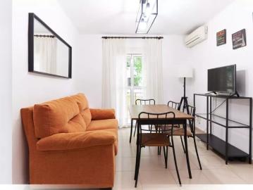 Room for rent in 3 bedroom apartment in Sevilla