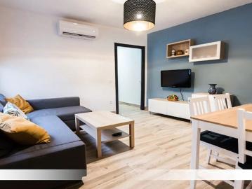 Room for rent in 3 bedroom apartment in Seville