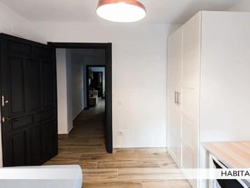 Room for rent in 3 bedroom apartment in Seville