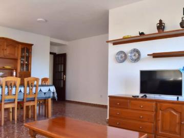Room for rent in 3 bedroom apartment in Valencia