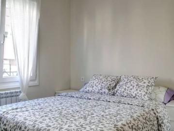 Room for rent in 3 bedroom apartment, Zaragoza Centre with private bathroom