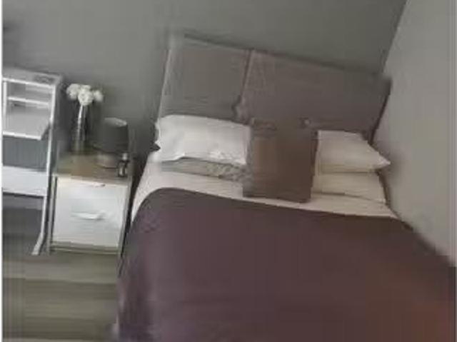 Room for rent in 3 bedroom penthouse apartment