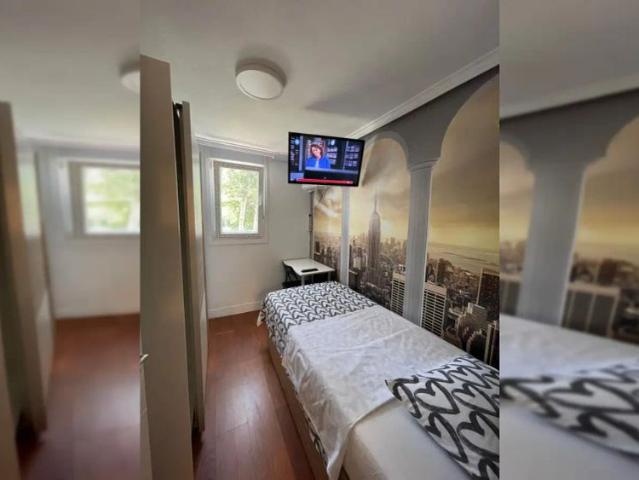 Room for rent in 4 bedroom apartment in Amposta
