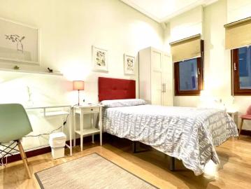 Room for rent in 4 bedroom apartment in Abando and Indautxu