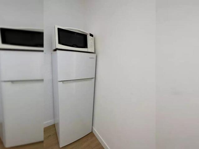 Room for rent in 4 bedroom apartment in Badalona, Barcelona
