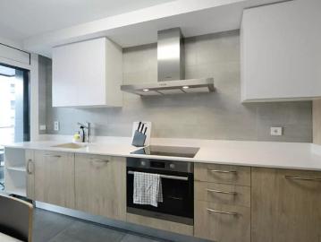 Room for rent in 4 bedroom apartment in Basurto, Bilbao