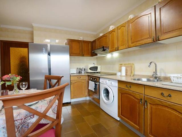 Room for rent in 4 bedroom apartment in Bilbao