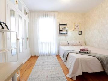 Room for rent in 4 bedroom apartment in Bilbao