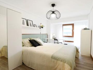 Room for rent in 4 bedroom apartment in Bilbao