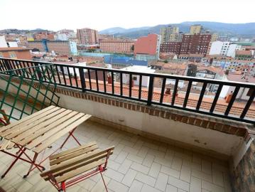 Room for rent in 4 bedroom apartment in Bilbao