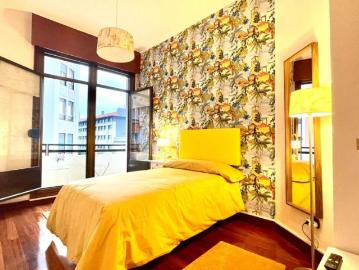 Room for rent in 4 bedroom apartment in Bilbao