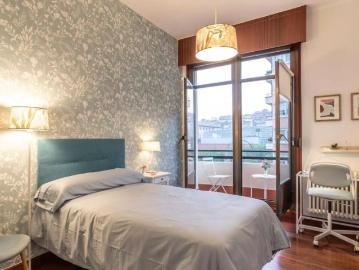 Room for rent in 4 bedroom apartment in Bilbao