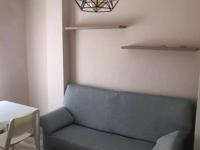 Room for rent in 4 bedroom apartment in Delicias, Zaragoza