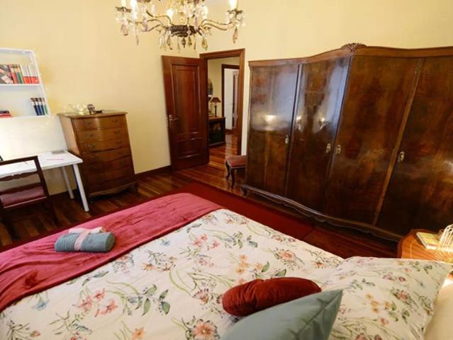 Room for rent in 4 bedroom apartment in Indautxu, Bilbao