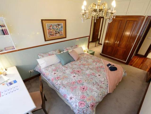 Room for rent in 4 bedroom apartment in Indautxu, Bilbao