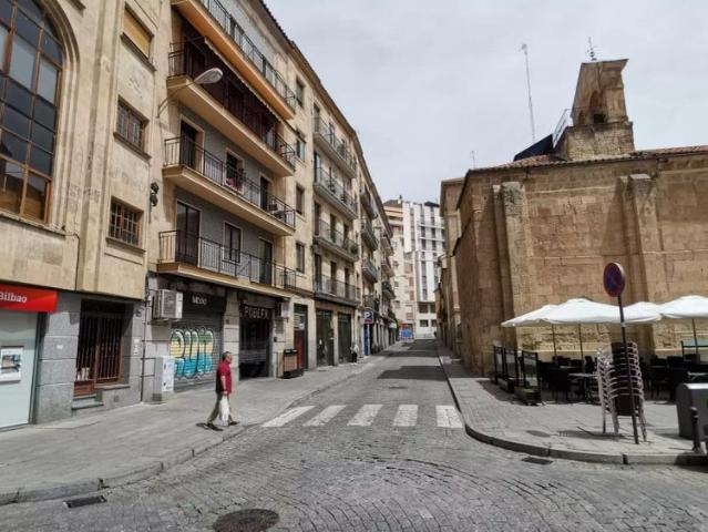 Room for rent in 4 bedroom apartment in Salamanca