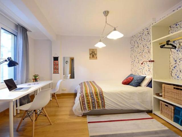 Room for rent in 4 bedroom apartment in Santutxu, Bilbao