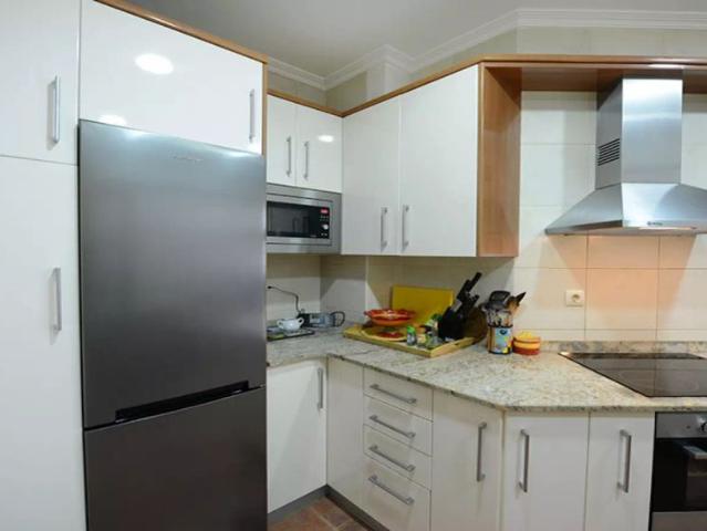 Room for rent in 4 bedroom apartment in Santutxu, Bilbao